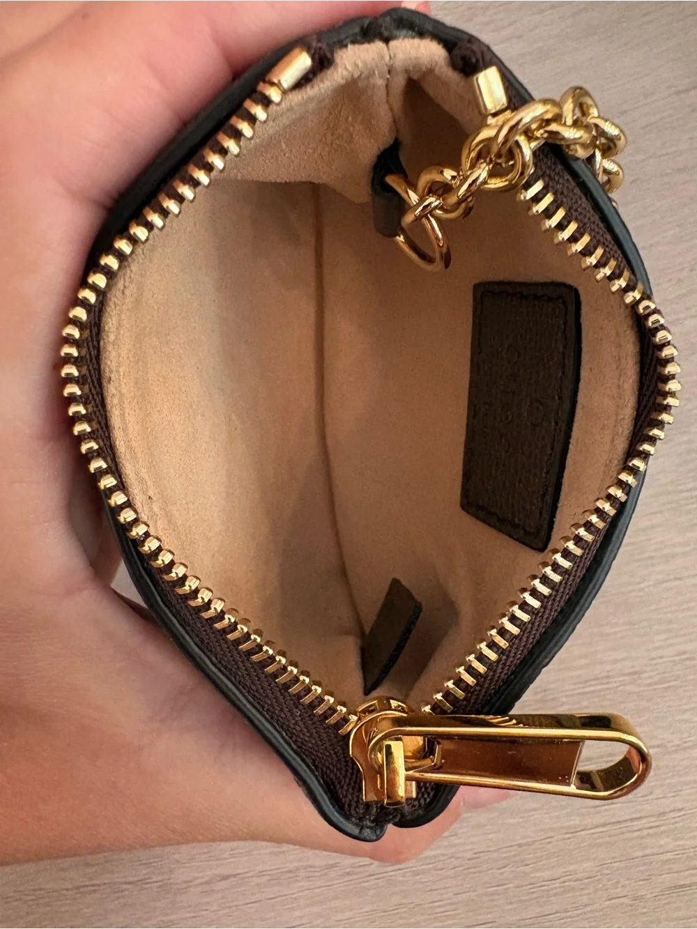 Gucci excellent barely